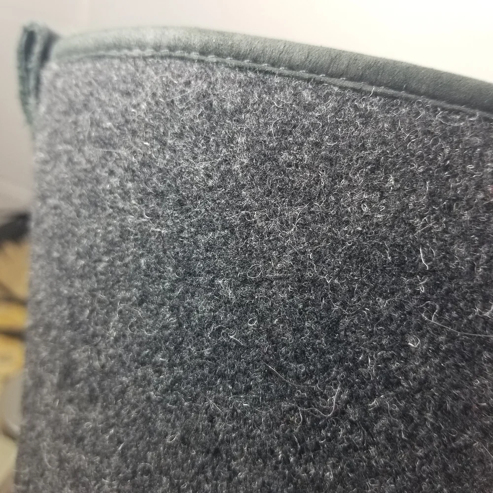 UGG robbie wool
